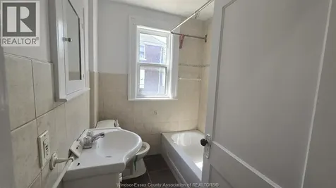 2257 Howard Avenue Windsor ON N8X 3V2