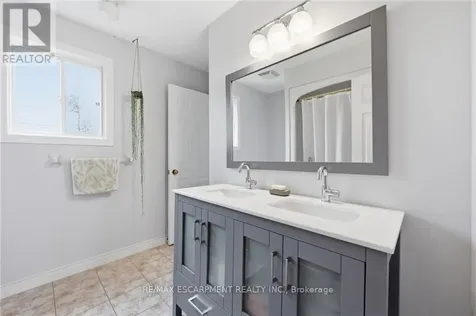 187 Alderlea Avenue Hamilton ON L0R 1W0