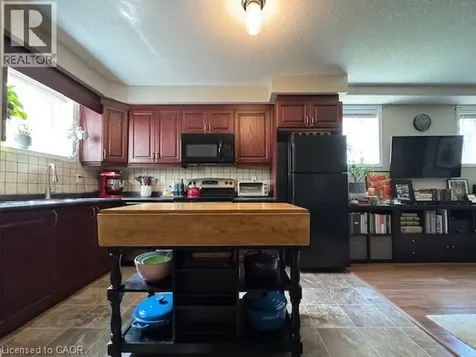 240 Westmeadow Drive Kitchener ON N2N 0A1