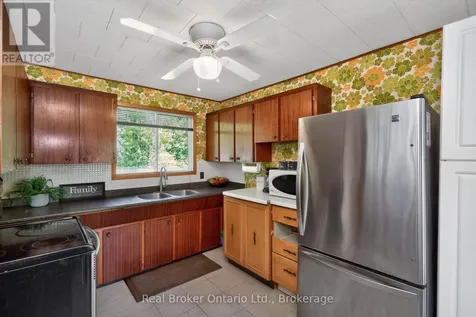 24 Poplar Drive Tiny ON L9M 0J2