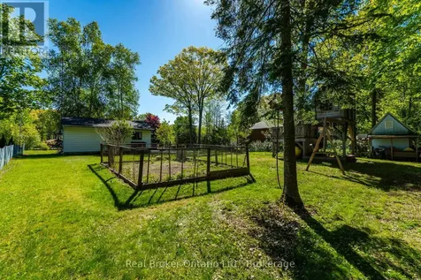 24 Poplar Drive Tiny ON L9M 0J2