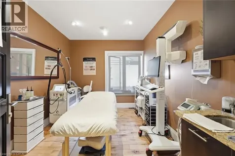 58 King Street West Stoney Creek ON L8G 1H8