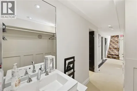 58 King Street West Stoney Creek ON L8G 1H8