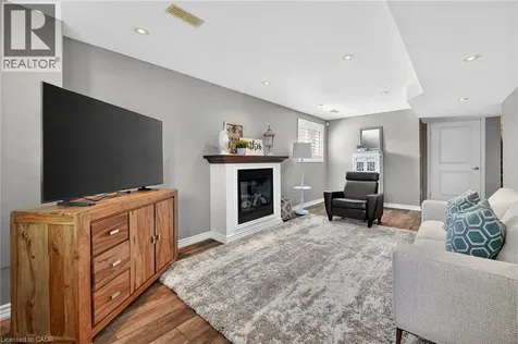 24 Heathcote Court Grimsby ON L3M 0A6