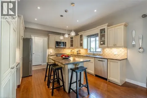 2338 Norland Drive Burlington ON L7L 7E6