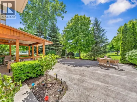 315 Village Grove Drive Tecumseh ON N8N 5G4