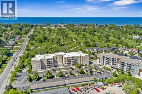 315 Village Grove Drive Tecumseh ON N8N 5G4
