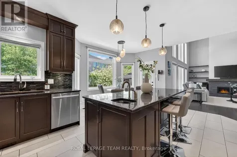 51 Bridle Crest Court Ottawa ON K2M 0H5