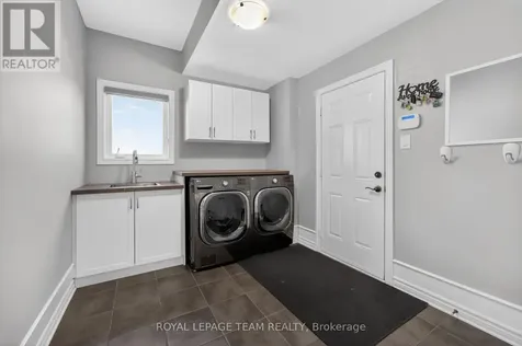 51 Bridle Crest Court Ottawa ON K2M 0H5