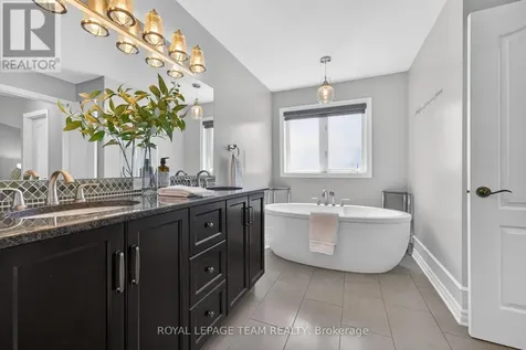 51 Bridle Crest Court Ottawa ON K2M 0H5