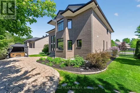 51 Bridle Crest Court Ottawa ON K2M 0H5