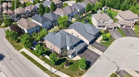 51 Bridle Crest Court Ottawa ON K2M 0H5