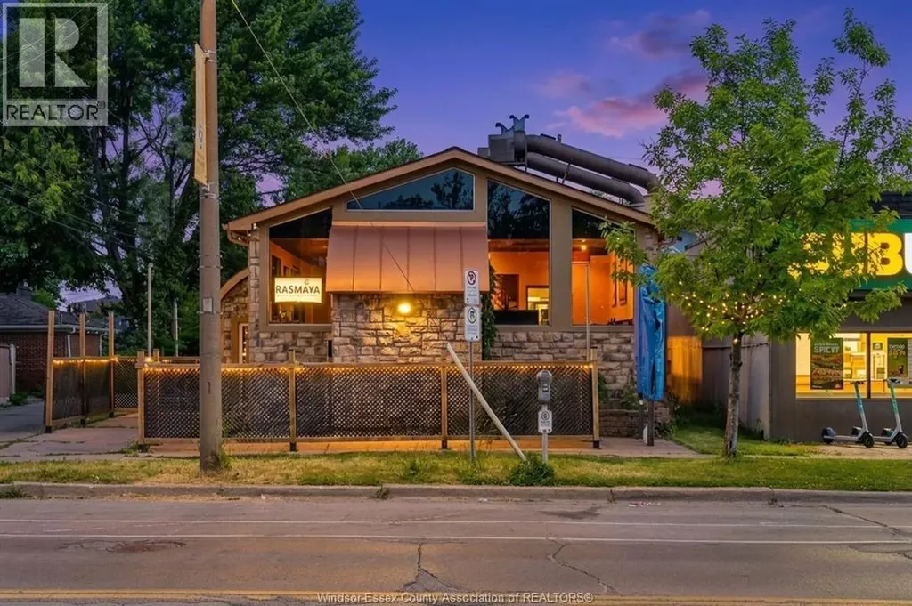 2438-2440 University Avenue West Windsor ON N9B 1E9