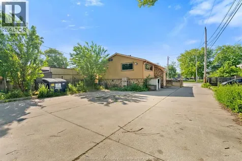 2438-2440 University Avenue West Windsor ON N9B 1E9