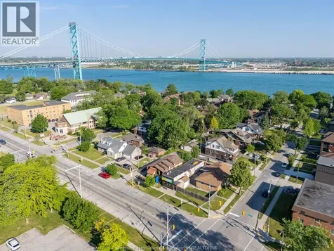 2438-2440 University Avenue West Windsor ON N9B 1E9