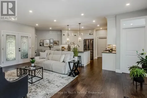 55 Beaufort Crescent Tiny ON L9M 0B8