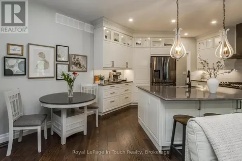 55 Beaufort Crescent Tiny ON L9M 0B8