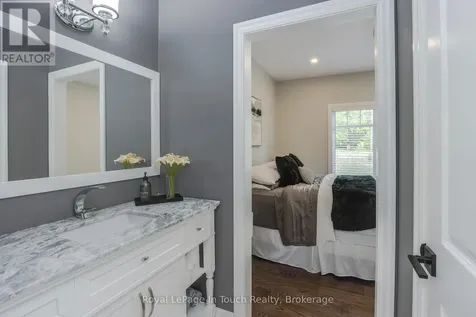 55 Beaufort Crescent Tiny ON L9M 0B8