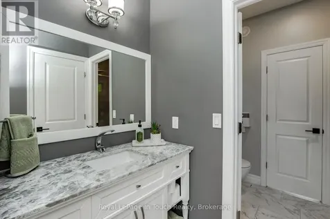 55 Beaufort Crescent Tiny ON L9M 0B8