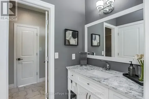 55 Beaufort Crescent Tiny ON L9M 0B8