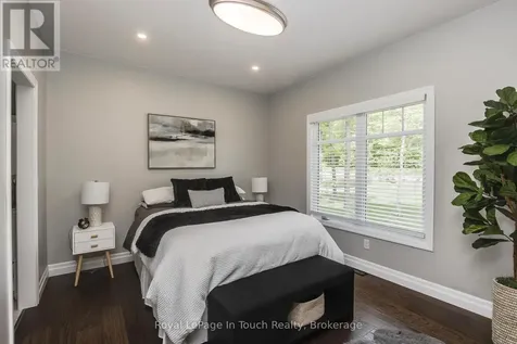 55 Beaufort Crescent Tiny ON L9M 0B8