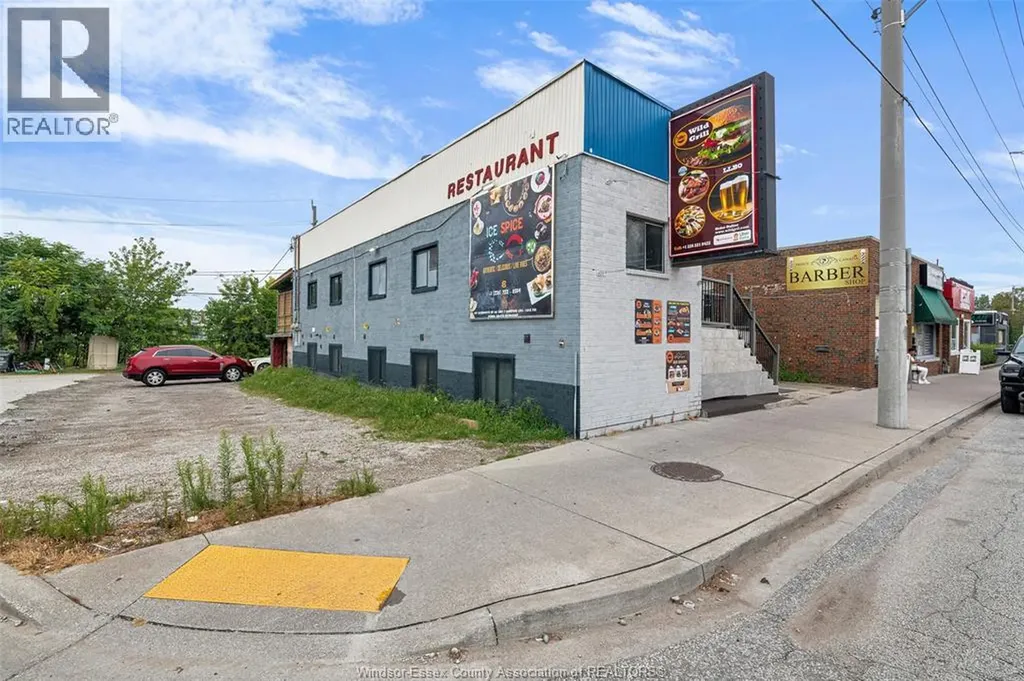 1011 Wyandotte Windsor ON N9A 5Y6
