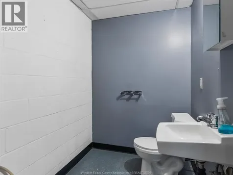 3751 Tecumseh Road East Windsor ON N8W 1H1