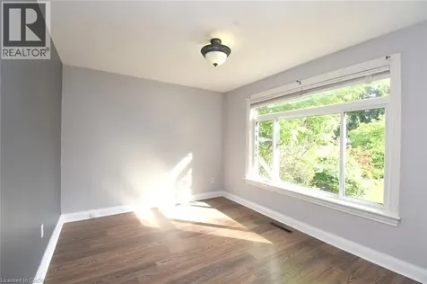 945 Glen View Avenue Burlington ON L7T 3Y7