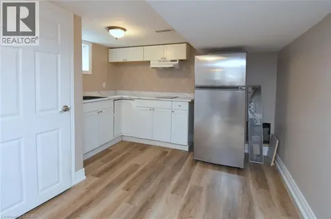 945 Glen View Avenue Burlington ON L7T 3Y7