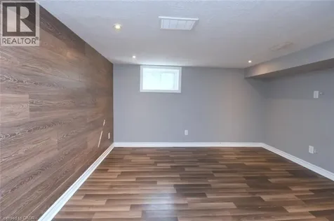 945 Glen View Avenue Burlington ON L7T 3Y7