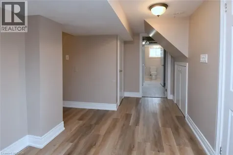 945 Glen View Avenue Burlington ON L7T 3Y7