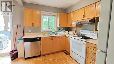 152 Thornbury Crescent Ottawa ON K2G 6B9