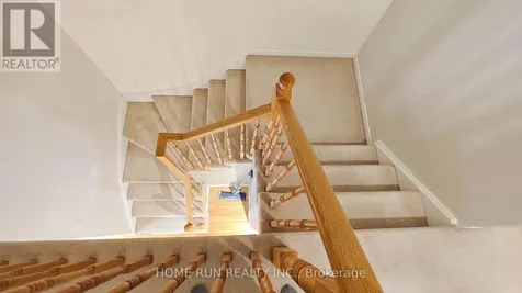 152 Thornbury Crescent Ottawa ON K2G 6B9