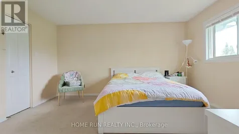 152 Thornbury Crescent Ottawa ON K2G 6B9