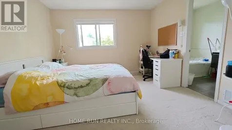 152 Thornbury Crescent Ottawa ON K2G 6B9