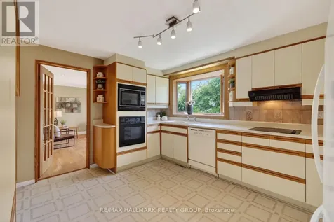 2067 Woodglen Crescent Ottawa ON K1J 6G6