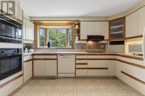 2067 Woodglen Crescent Ottawa ON K1J 6G6