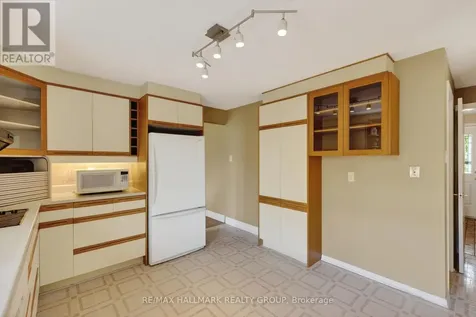 2067 Woodglen Crescent Ottawa ON K1J 6G6