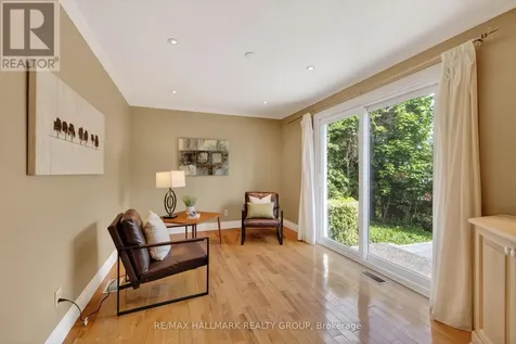 2067 Woodglen Crescent Ottawa ON K1J 6G6