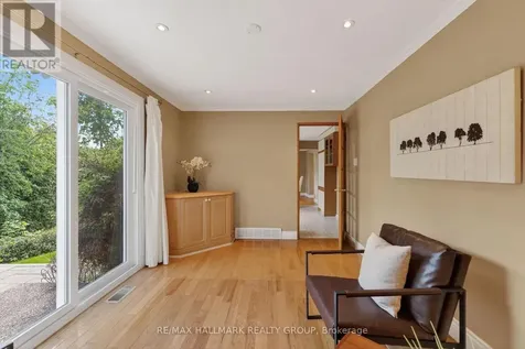 2067 Woodglen Crescent Ottawa ON K1J 6G6