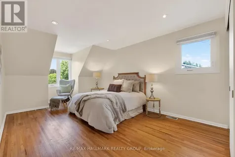 2067 Woodglen Crescent Ottawa ON K1J 6G6