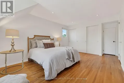 2067 Woodglen Crescent Ottawa ON K1J 6G6