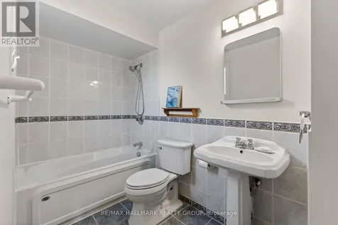 2067 Woodglen Crescent Ottawa ON K1J 6G6