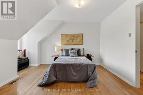 2067 Woodglen Crescent Ottawa ON K1J 6G6