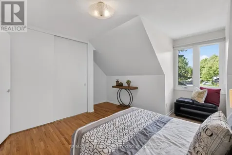 2067 Woodglen Crescent Ottawa ON K1J 6G6