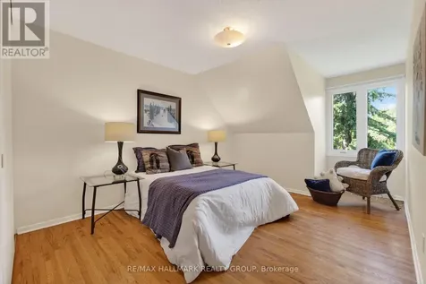 2067 Woodglen Crescent Ottawa ON K1J 6G6