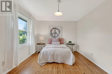 2067 Woodglen Crescent Ottawa ON K1J 6G6
