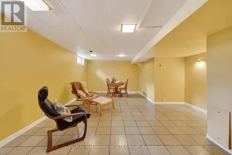2067 Woodglen Crescent Ottawa ON K1J 6G6