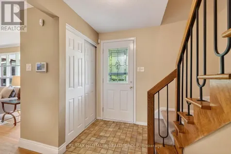2067 Woodglen Crescent Ottawa ON K1J 6G6