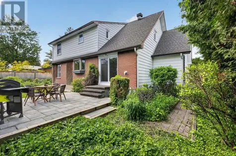 2067 Woodglen Crescent Ottawa ON K1J 6G6